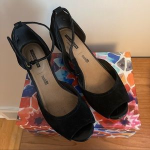 Black clarks sandals